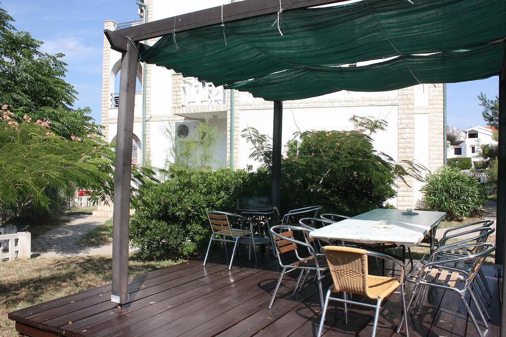 Apartments Tatjana Pag Exterior photo